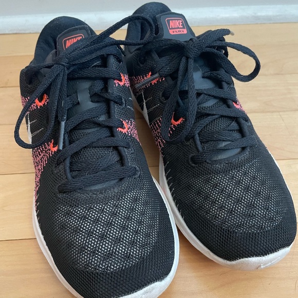 Women’s size 7 Nike Fury running shoe. Black w/neon coral/pink - Picture 2 of 5